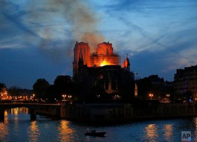 عکس سال، نوتردام در آتش