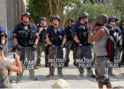 خبرنگاران بکار گیری پلیس زندان های آمریکا برای سرکوب اعتراضات مردمی